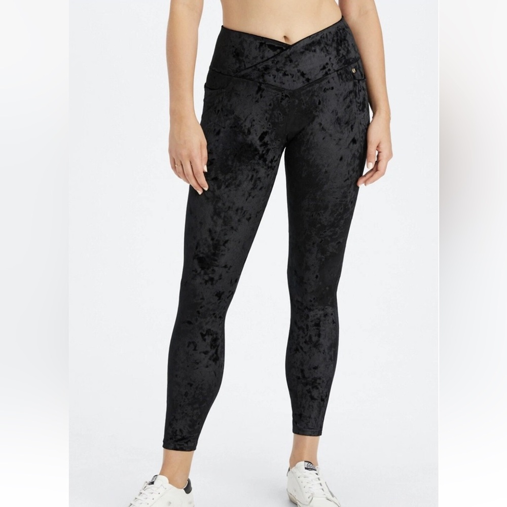 Fabletics NWT High Waist Crushed Velour Crossover Waist Black Leggings Large